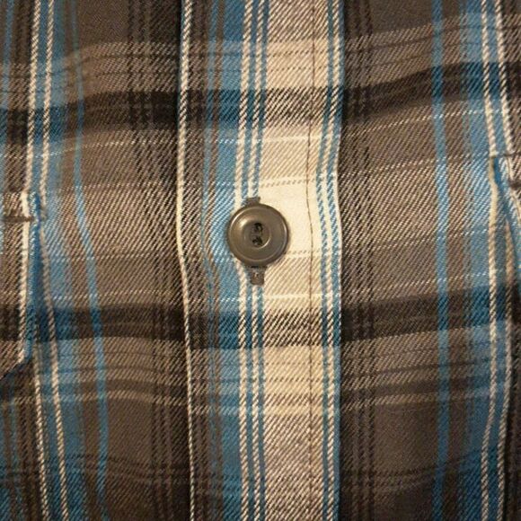 Eddie Bauer, First Ascent, button down longsleeve. Mens medium., new condition - Picture 4 of 8